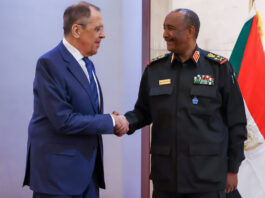 Sergueï Lavrov et le général Al-Bourhane à Khartoum le 9 février 2023