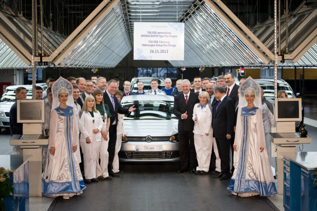 Volkswagen Group Rus fête la 700 000ᵉ voiture produite à Kalouga, en Russie, en présence du ministre-président de Basse-Saxe Stephan Weil, en 2013.