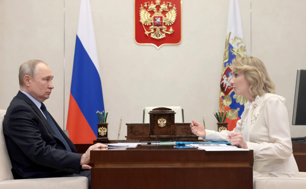 Vladimir Poutine et Maria Lvova-Belova, le 16 février 2023 // kremlin.ru