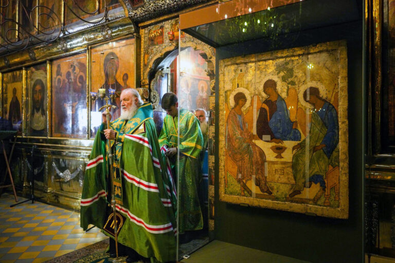 La fragilité d’un chef-d’œuvre : « La Trinité » d’André Roublev entre le Musée et l’Église