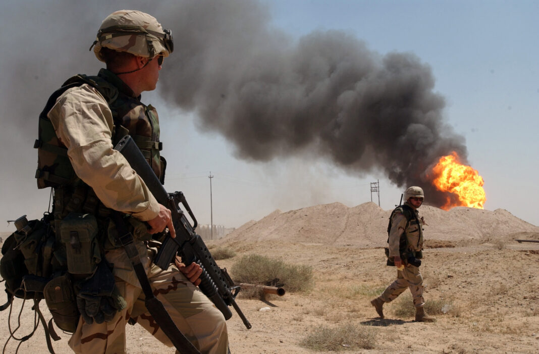 Militaires américains dans les champs pétrolifères de Rumaila