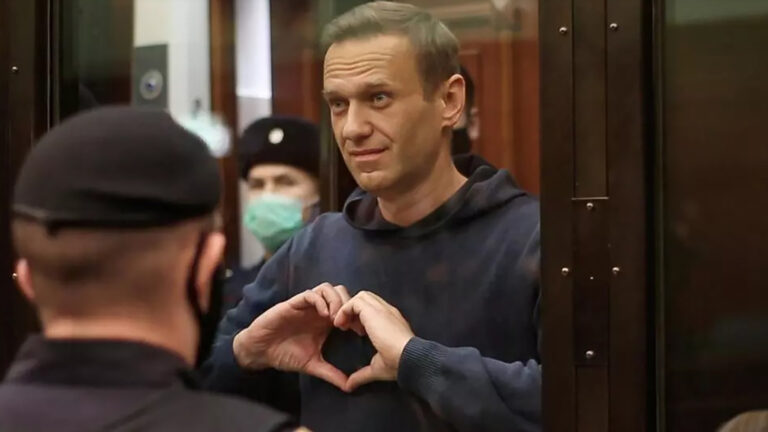 Alexeï Navalny, journal de prison : « Que je sois dans ma cellule pour cette fête, c’est une broutille »