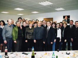 Vladimir Poutine et son équipe de campagne la nuit suivant l’élection présidentielle à l’Alexandre-House, le 27 mars 2000