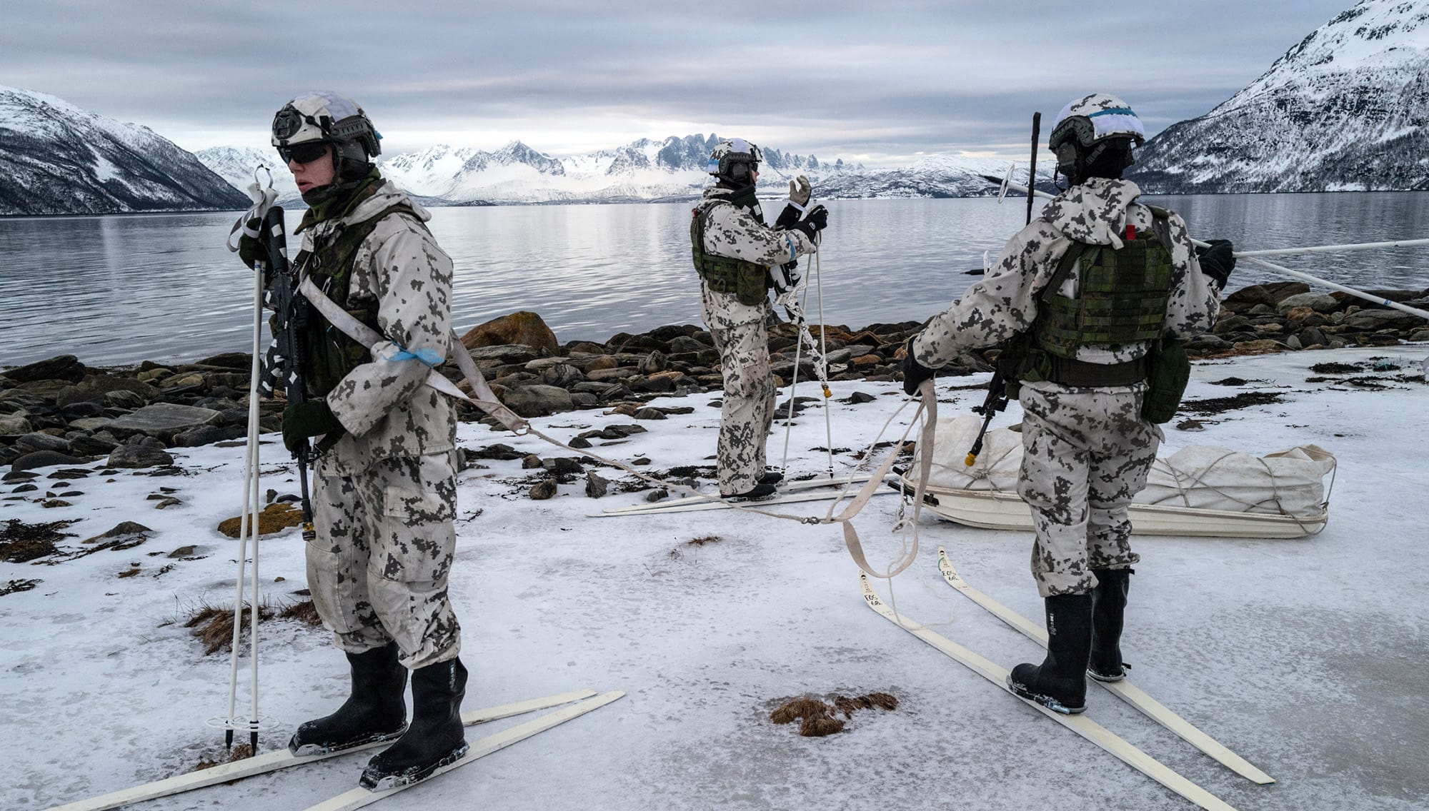 Face à l’axe Moscou-Pékin : un front commun occidental indispensable dans l’Arctique 3 Des marines finlandais près d'Alta, en Norvège, lors de l'exercice Nordic Response en mars 2024